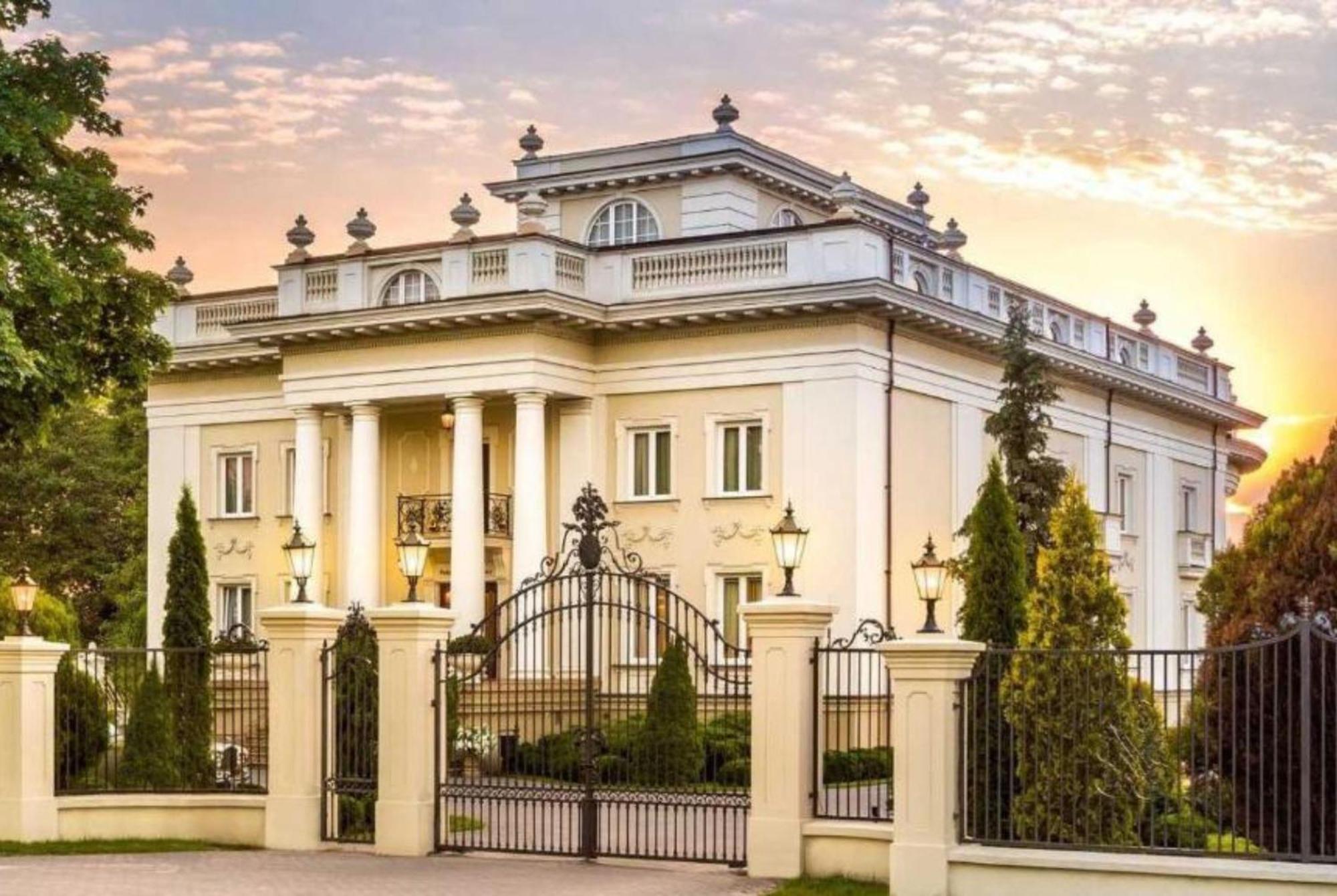 Palacyk Otrebusy Business & Spa Екстер'єр фото