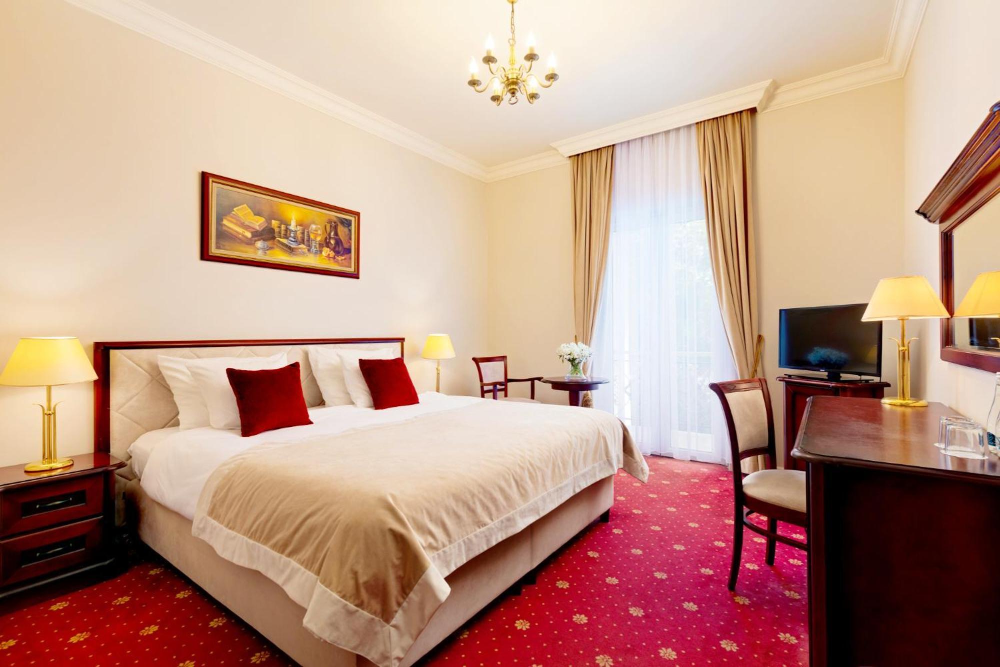Palacyk Otrebusy Business & Spa Екстер'єр фото