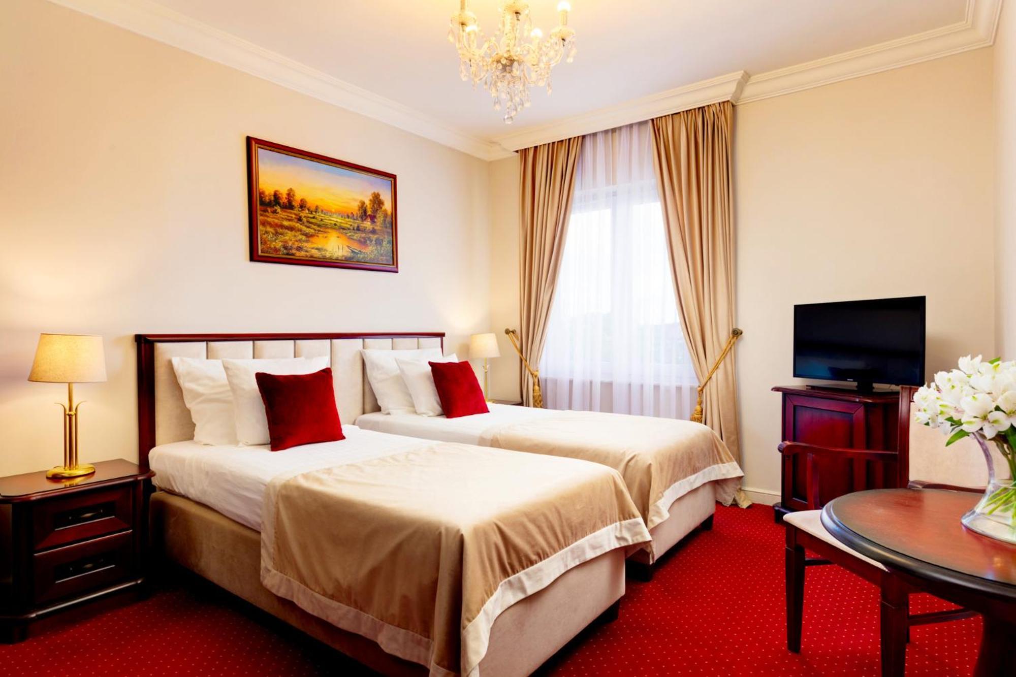 Palacyk Otrebusy Business & Spa Екстер'єр фото