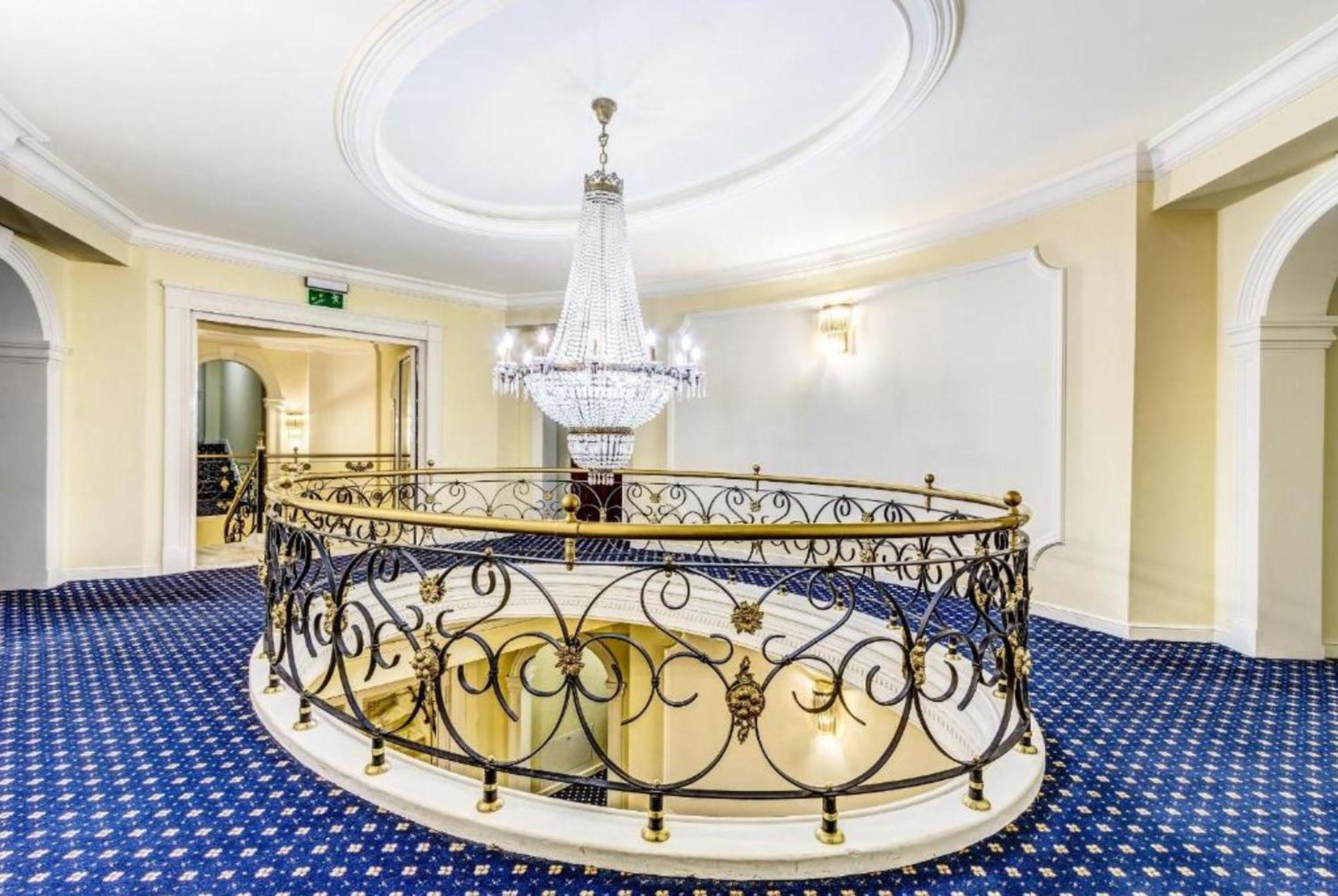 Palacyk Otrebusy Business & Spa Екстер'єр фото