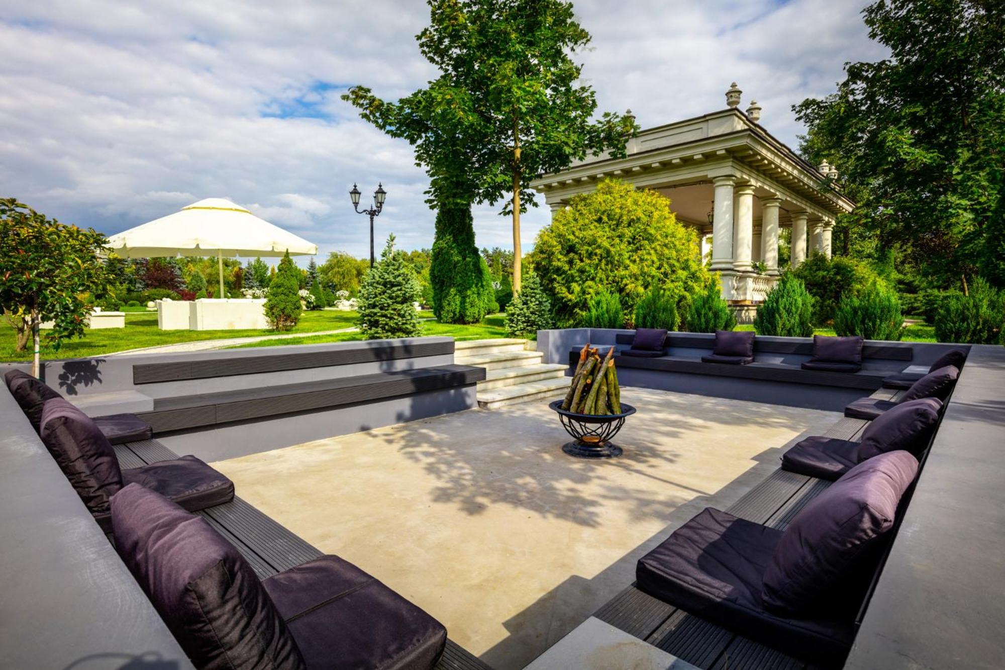 Palacyk Otrebusy Business & Spa Екстер'єр фото