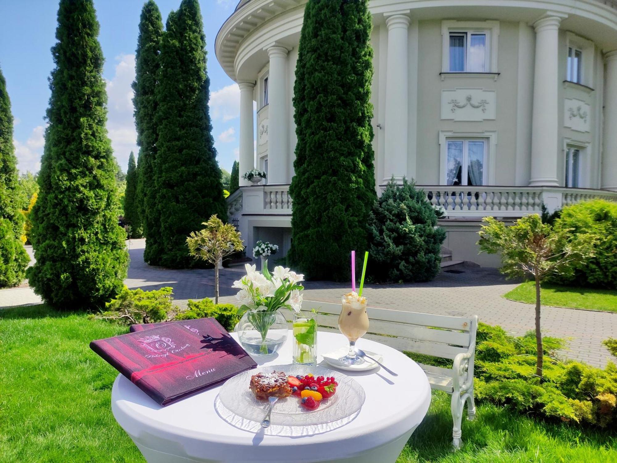 Palacyk Otrebusy Business & Spa Екстер'єр фото