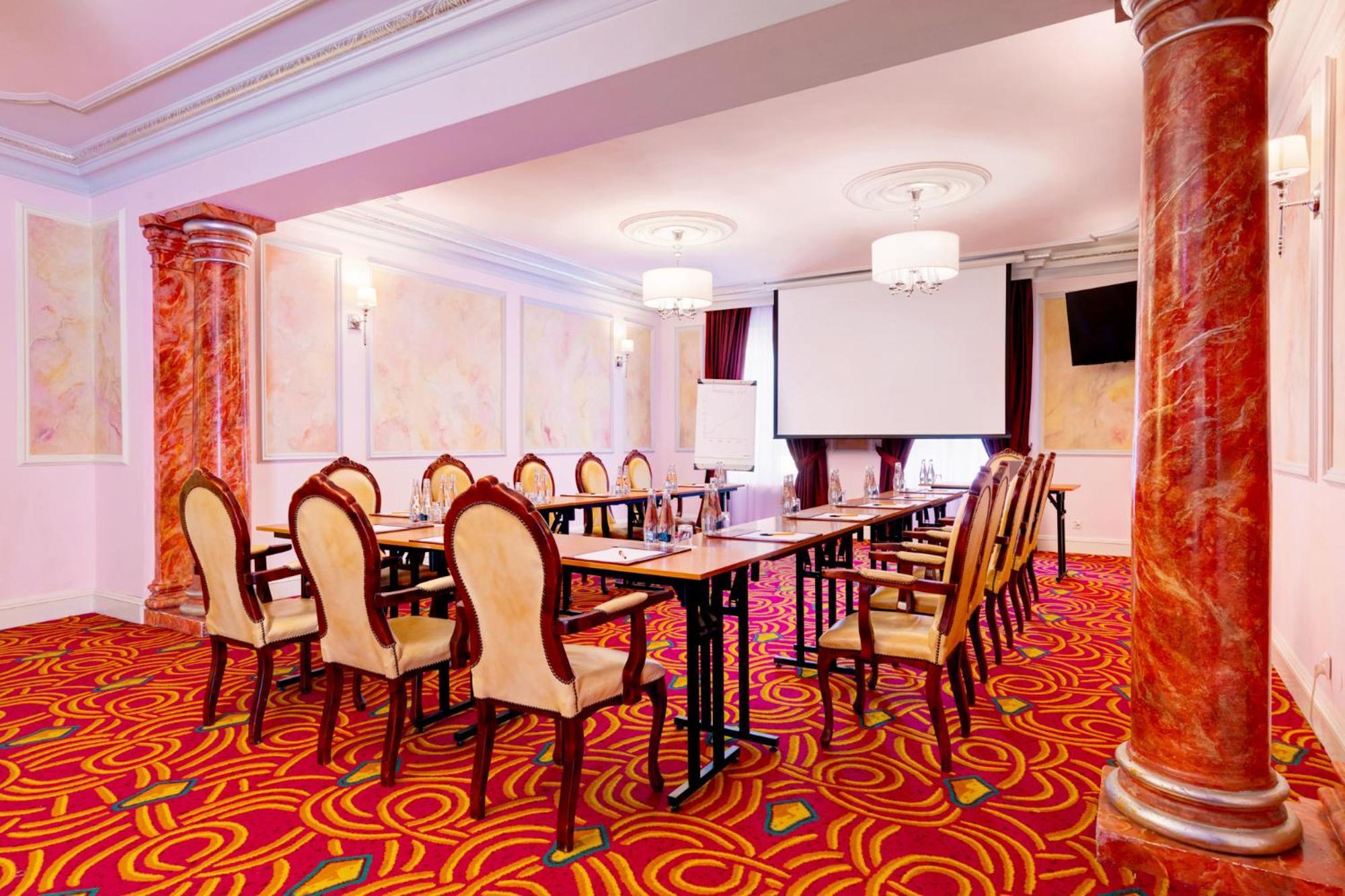 Palacyk Otrebusy Business & Spa Екстер'єр фото